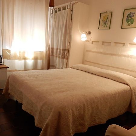 Bed & Breakfast Yin & Yang San Pantaleo Ngoại thất bức ảnh