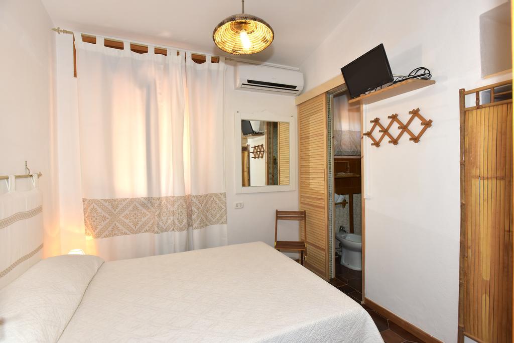 Bed & Breakfast Yin & Yang San Pantaleo Ngoại thất bức ảnh