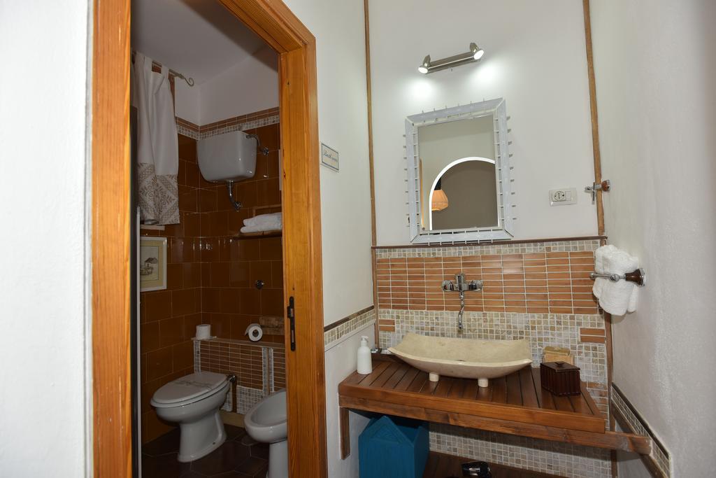 Bed & Breakfast Yin & Yang San Pantaleo Ngoại thất bức ảnh