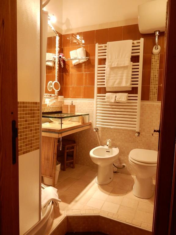 Bed & Breakfast Yin & Yang San Pantaleo Ngoại thất bức ảnh