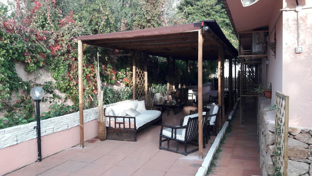 Bed & Breakfast Yin & Yang San Pantaleo Ngoại thất bức ảnh