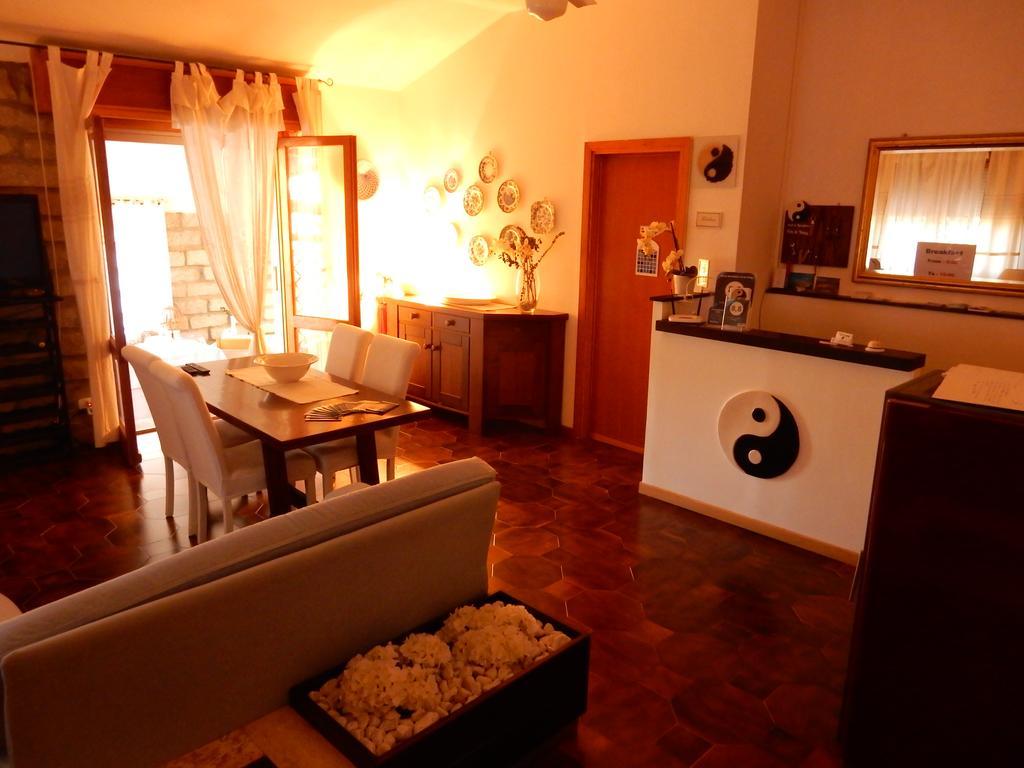 Bed & Breakfast Yin & Yang San Pantaleo Ngoại thất bức ảnh