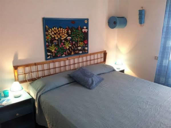 Bed & Breakfast Yin & Yang San Pantaleo Ngoại thất bức ảnh